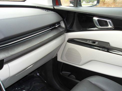 Used 2024 Kia Carnival SX image 33