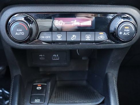 Used 2021 Nissan Kicks SV FWD image 44