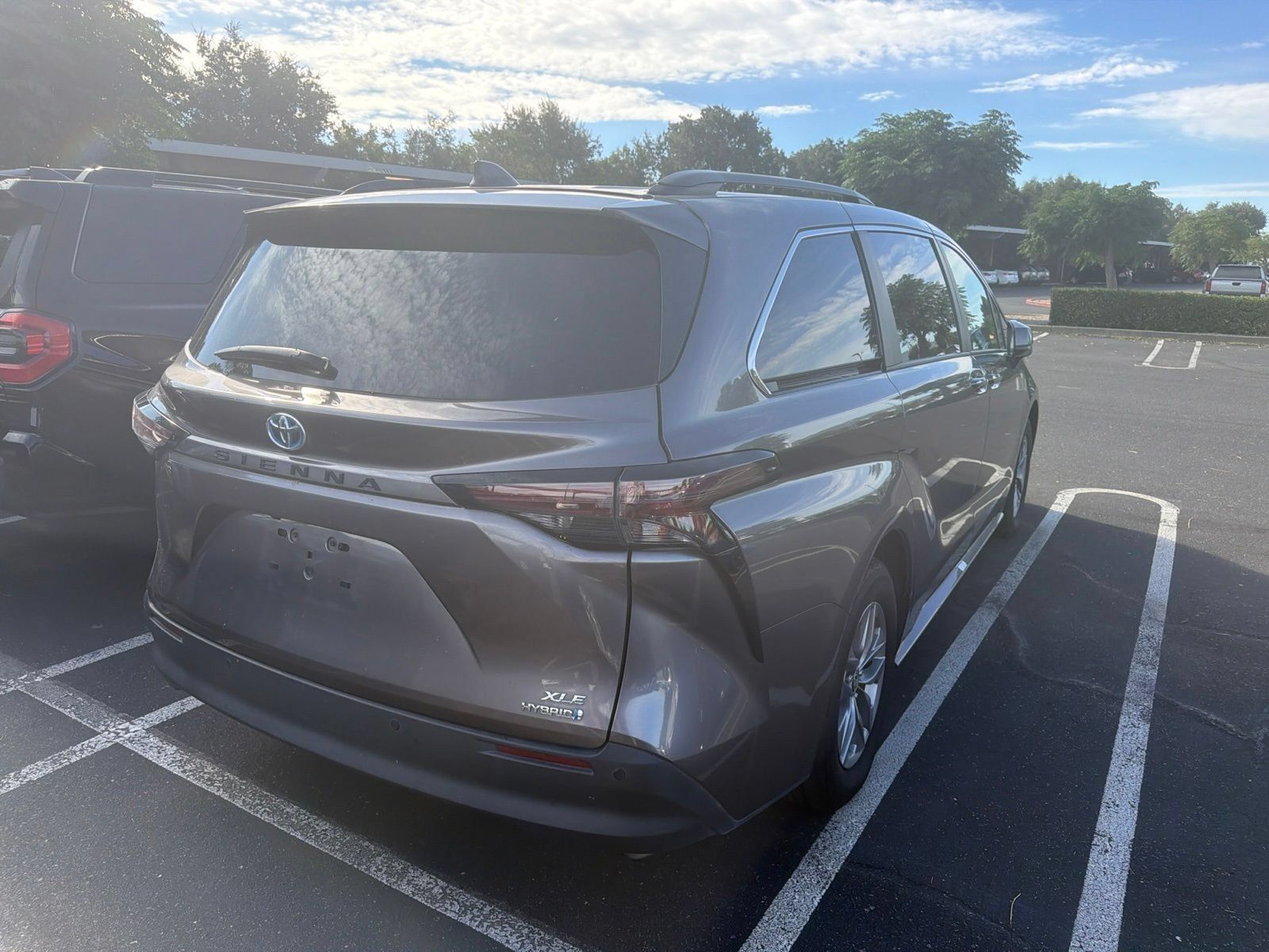 Certified 2024 Toyota Sienna XLE FWD image 8