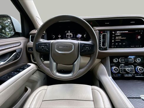 Used 2024 GMC Yukon XL Denali AWD/4WD image 6