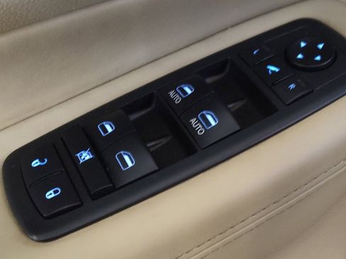 Used 2018 Jeep Grand Cherokee Overland image 27