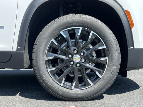 New 2026 Chevrolet Traverse LT w/ Sun and Wheel Package FWD image 14