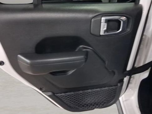 Used 2024 Jeep Wrangler Unlimited Rubicon AWD/4WD image 18