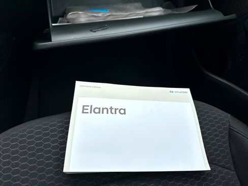 Used 2019 Hyundai Elantra SE w/ Cargo Package image 24