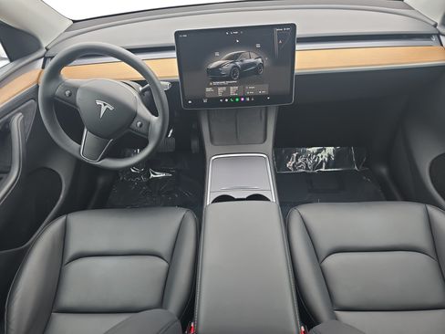 Used 2024 Tesla Model Y Long Range AWD/4WD image 9