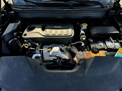 Used 2019 Jeep Cherokee Limited w/ Technology Group image 26