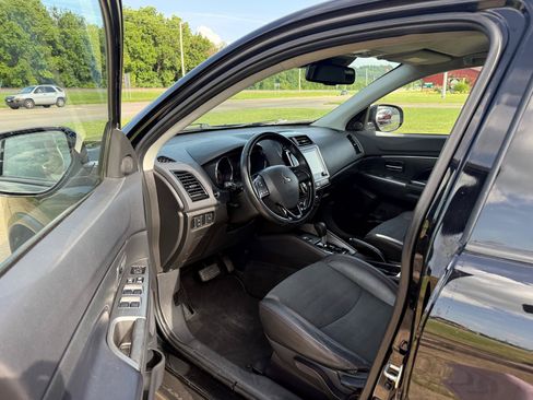 Used 2023 Mitsubishi Outlander Sport SE AWD/4WD image 9