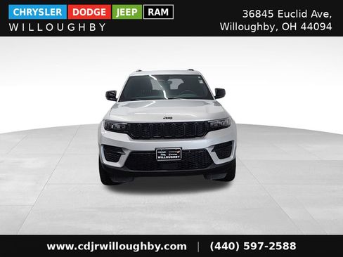Used 2023 Jeep Grand Cherokee Altitude AWD/4WD image 2