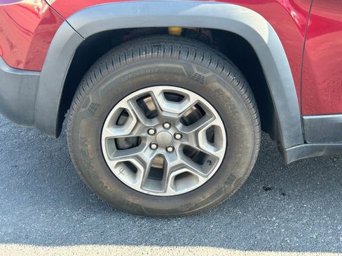 Used 2019 Jeep Cherokee Trailhawk w/ Cold Weather Group image 13