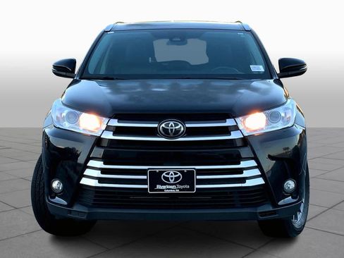 Used 2019 Toyota Highlander XLE AWD/4WD image 4