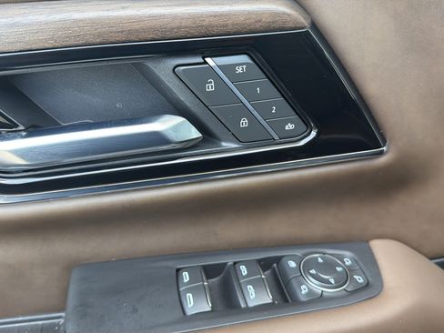 Used 2025 GMC Yukon Denali Ultimate AWD/4WD image 24