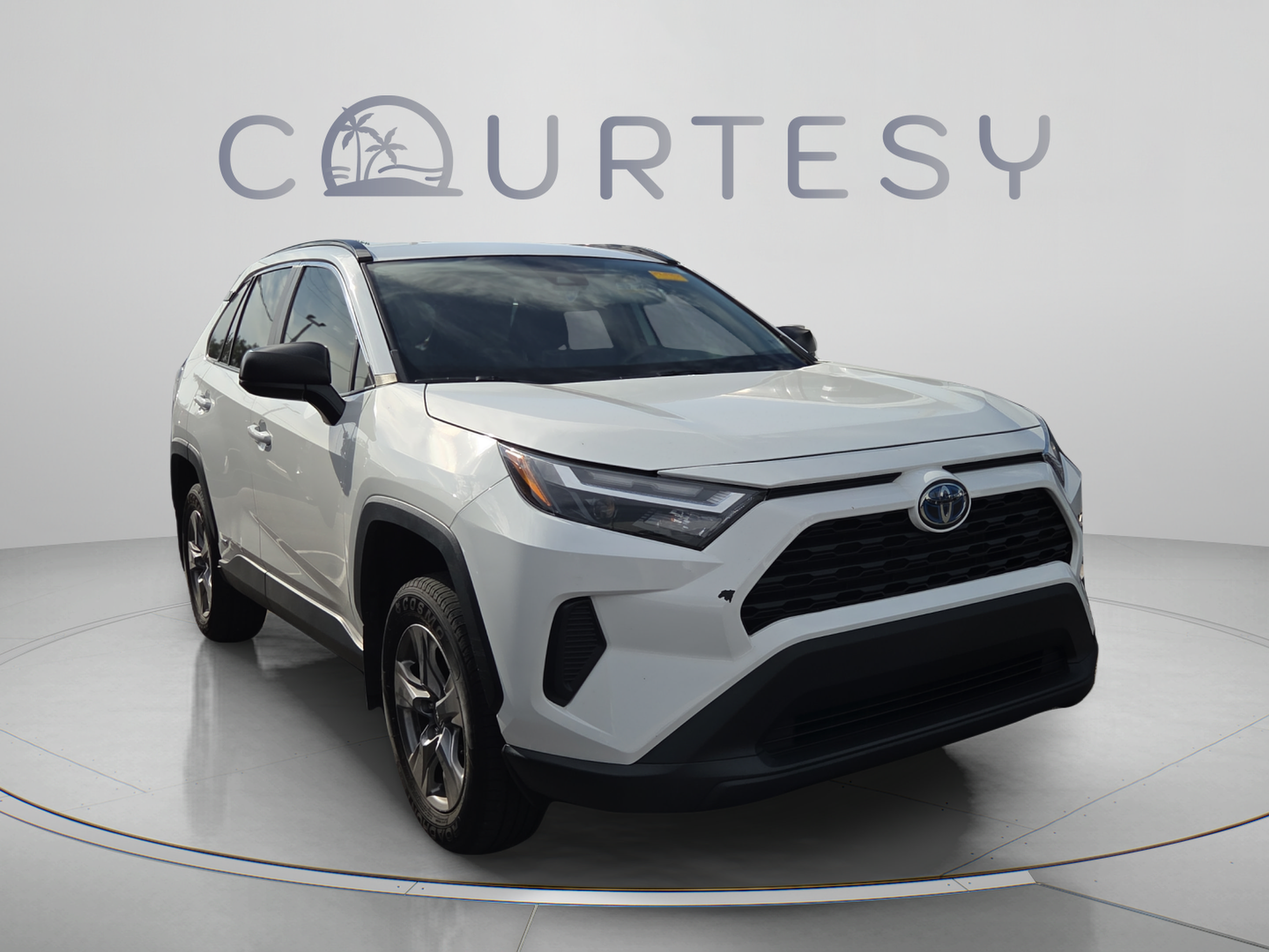 Used 2024 Toyota RAV4 LE AWD/4WD image 3