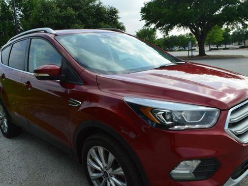 Used 2017 Ford Escape Titanium FWD image 3