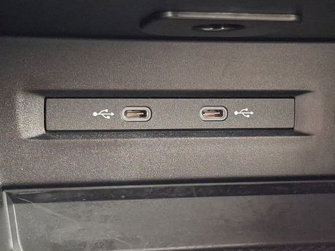 Used 2025 Volkswagen Taos SE image 23