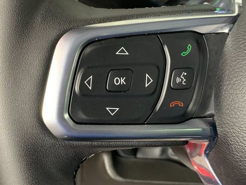 Used 2025 Jeep Wrangler Unlimited Sahara AWD/4WD image 18