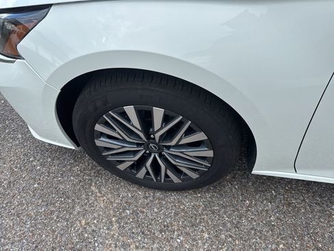 Used 2025 Nissan Altima 2.5 SV FWD image 29