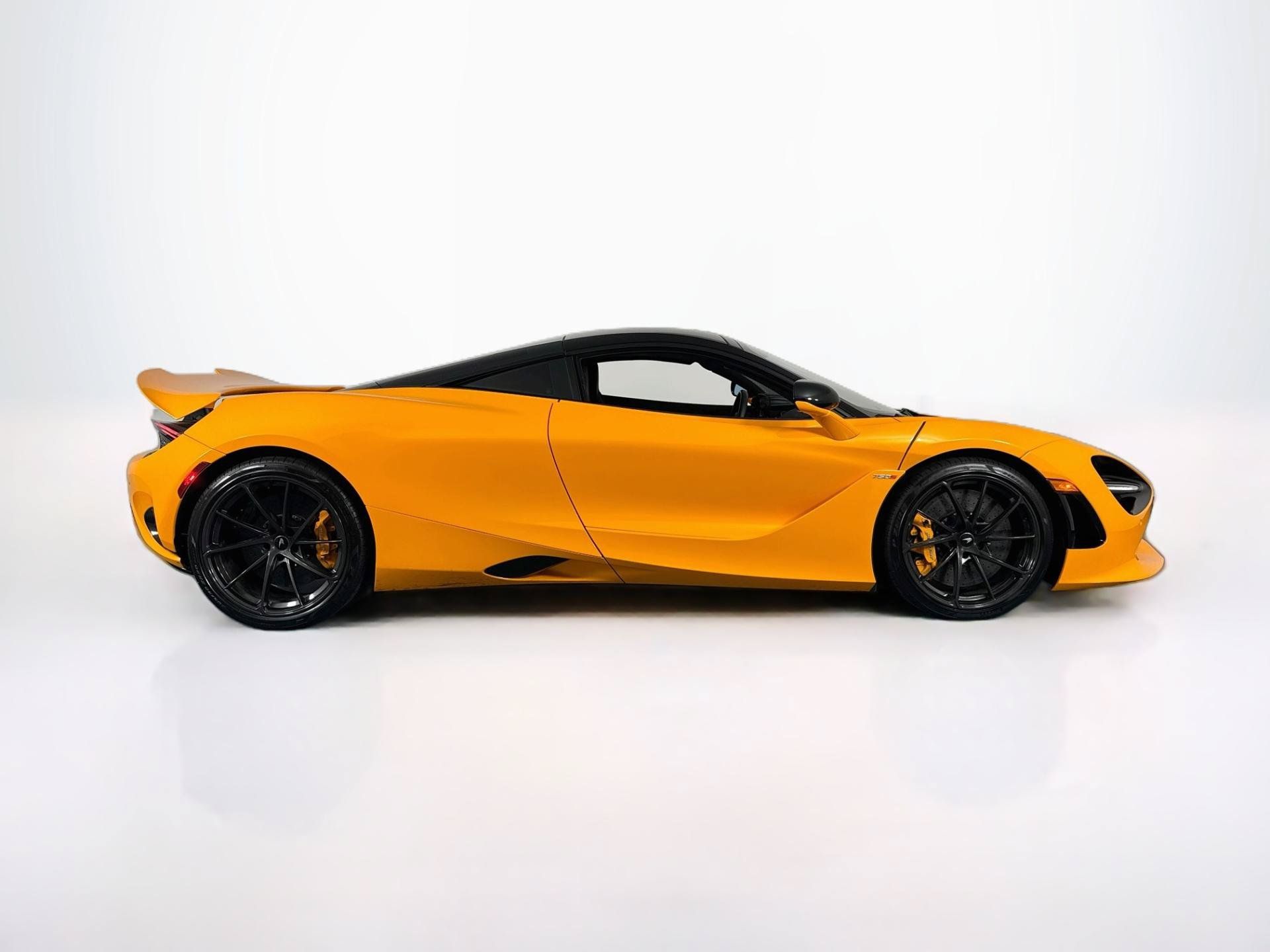 Used 2025 McLaren 750S RWD image 4