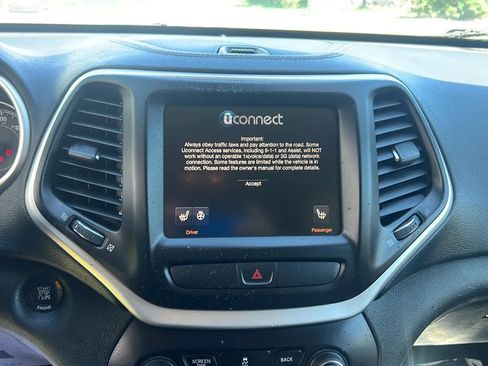Used 2016 Jeep Cherokee Limited FWD image 19