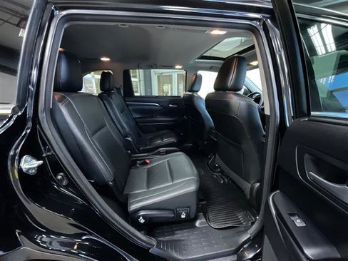 Used 2016 Toyota Highlander Limited image 26