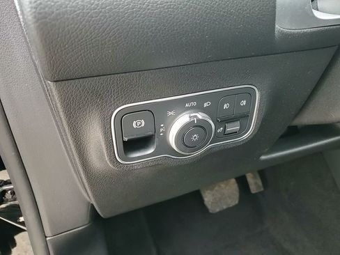 Used 2023 Mercedes-Benz GLB 250 4MATIC image 26