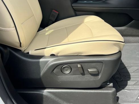 Used 2024 GMC Yukon XL SLT w/ SLT Luxury Package image 17