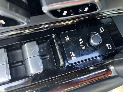 Used 2024 Land Rover Range Rover Sport SE image 19