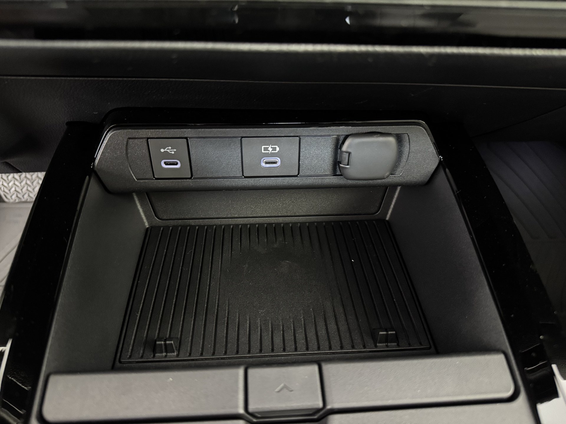New 2027 Toyota Prius XLE FWD image 3