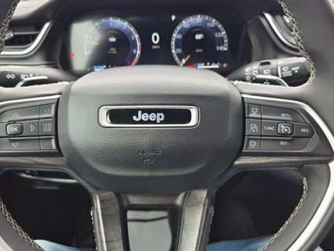 Used 2024 Jeep Grand Cherokee Limited image 18
