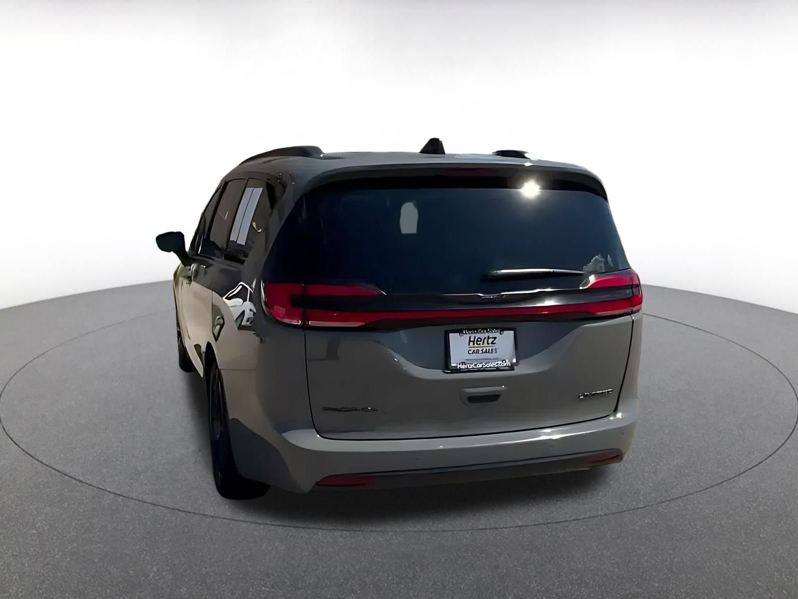 Used 2025 Chrysler Pacifica Limited FWD image 10