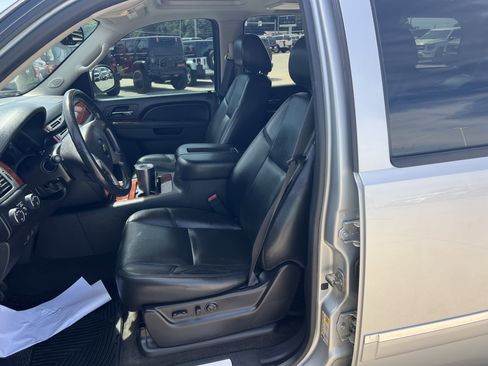 Used 2012 Chevrolet Tahoe LTZ AWD/4WD image 14