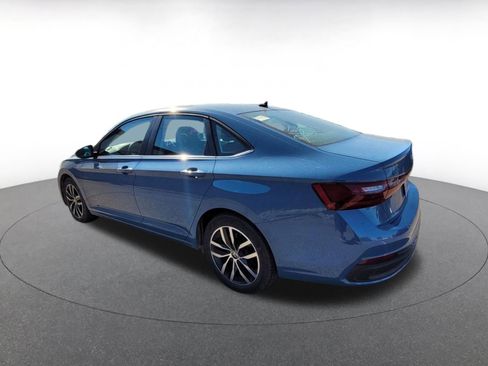 Used 2025 Volkswagen Jetta SE image 4