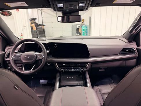 Certified 2025 Chevrolet Suburban RST w/ RST Capability Package AWD/4WD image 22
