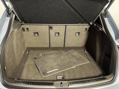 Certified 2025 Porsche Macan image 13