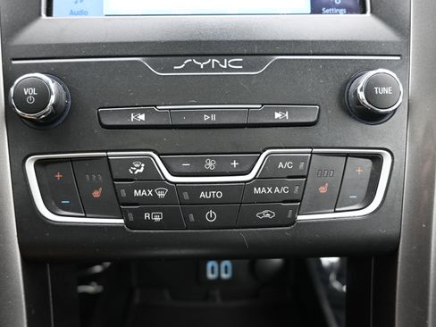 Used 2020 Ford Fusion SEL image 16