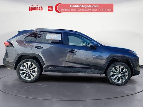 Certified 2022 Toyota RAV4 XLE Premium image 6