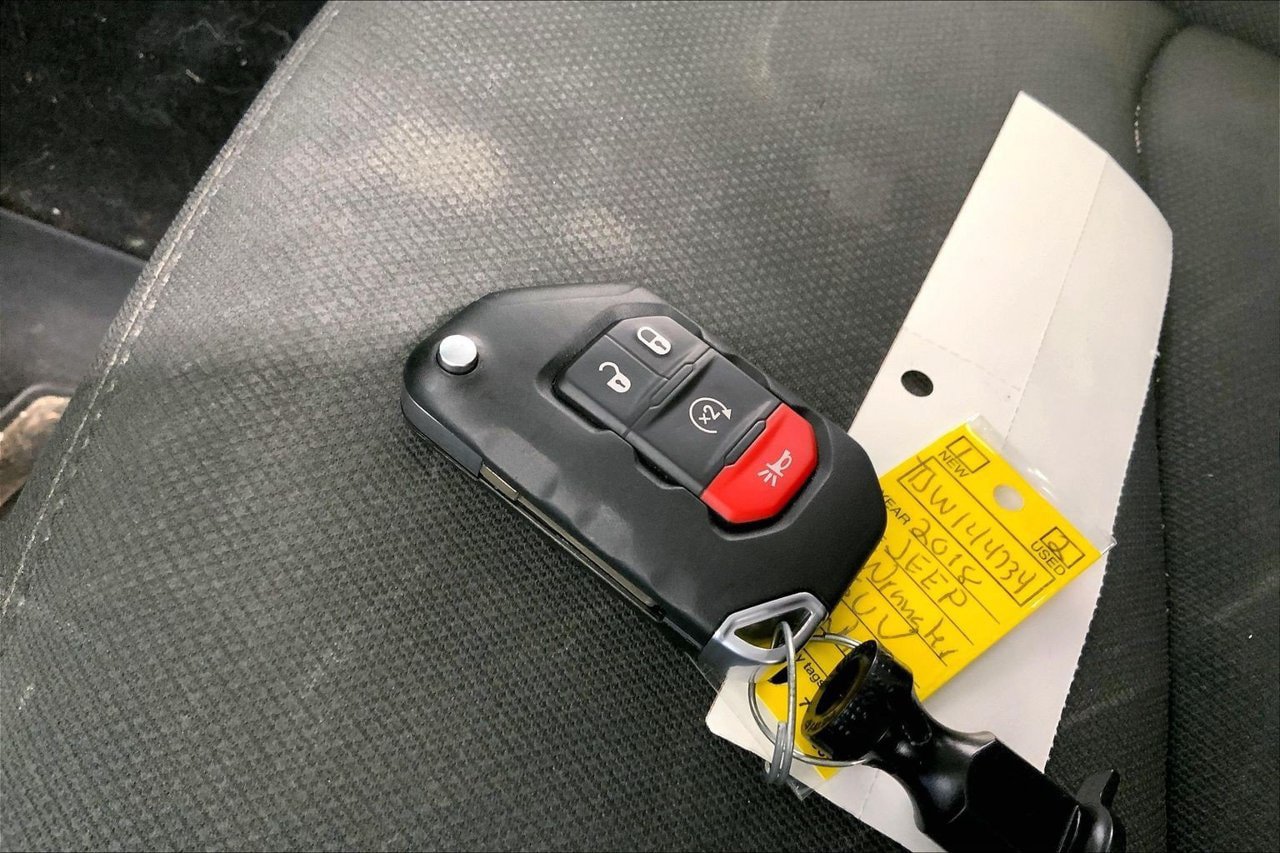 Used 2018 Jeep Wrangler Unlimited Sport S AWD/4WD image 19