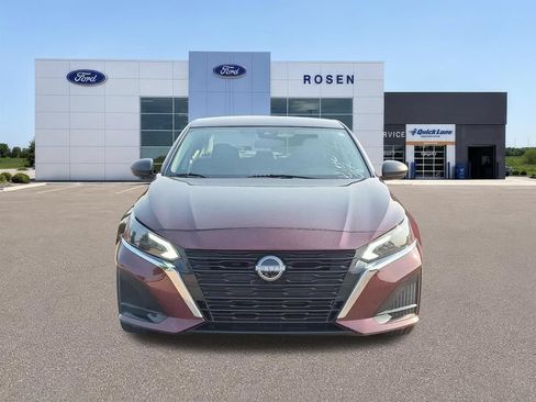 Used 2025 Nissan Altima 2.5 SV FWD image 8
