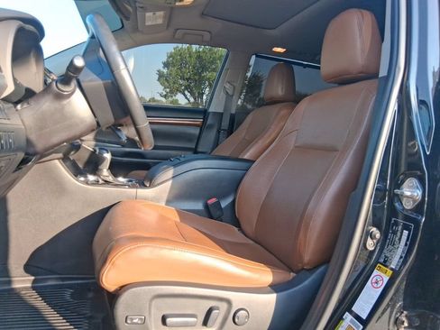 Used 2019 Toyota Highlander Limited AWD/4WD image 10