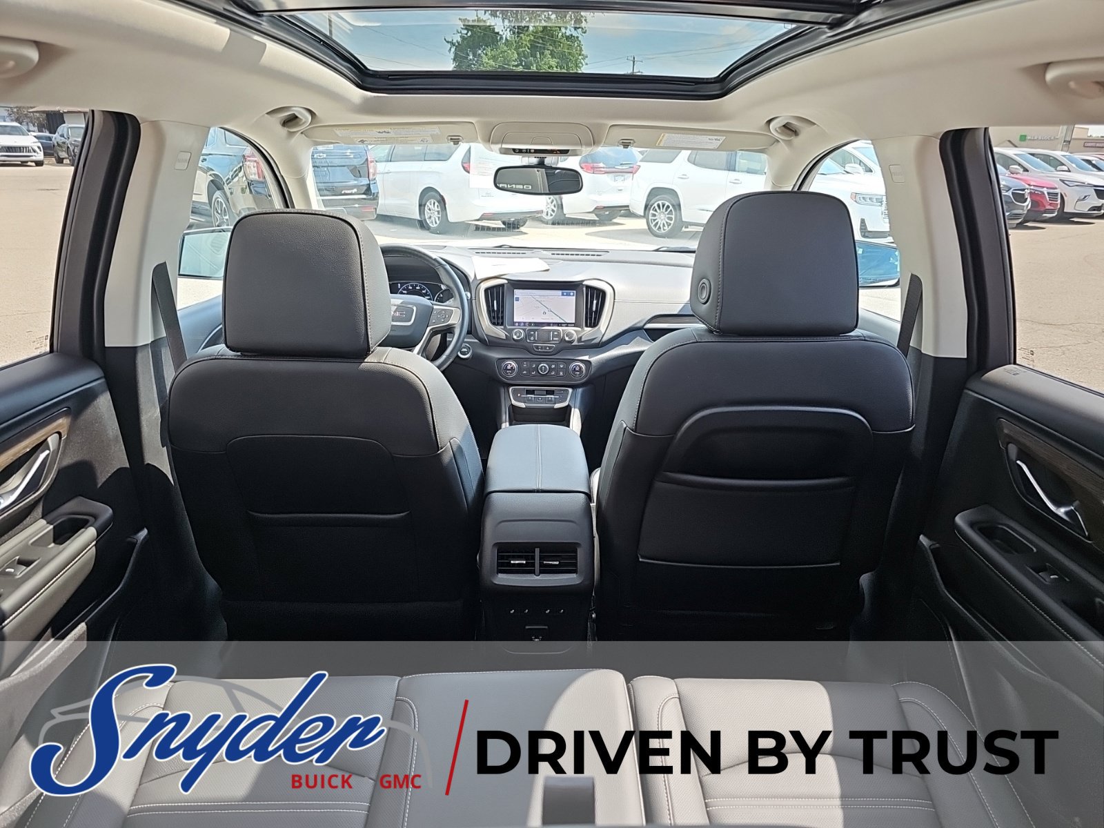 Used 2024 GMC Terrain Denali w/ Denali Premium Package AWD/4WD image 31