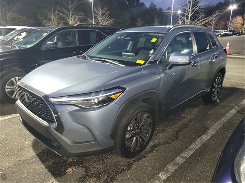 Used 2023 Toyota Corolla Cross XLE image 5