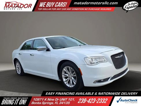 Used 2017 Chrysler 300 C RWD image 3