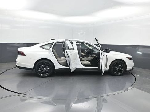 Used 2025 Honda Accord SE image 37
