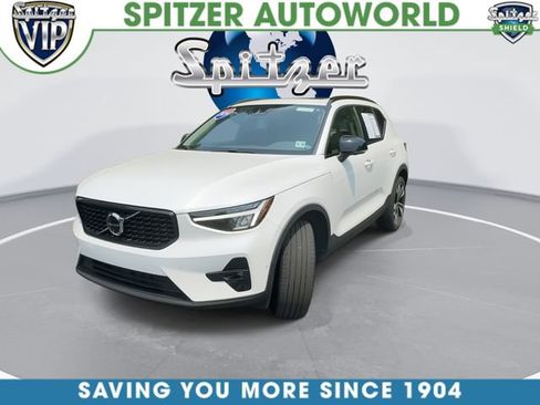 Used 2024 Volvo XC40 B5 Plus w/ Protection Package Premier AWD/4WD image 3