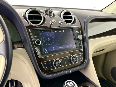 Used 2019 Bentley Bentayga image 15