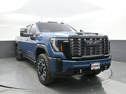 Used 2025 GMC Sierra 2500 Denali Ultimate AWD/4WD image 4