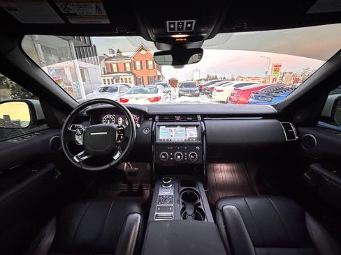 Used 2020 Land Rover Discovery SE image 16