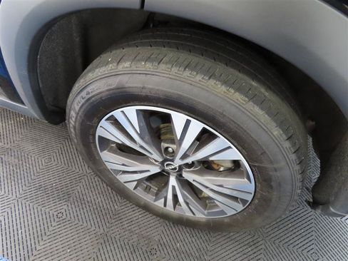 Used 2023 Nissan Rogue SV AWD/4WD image 7