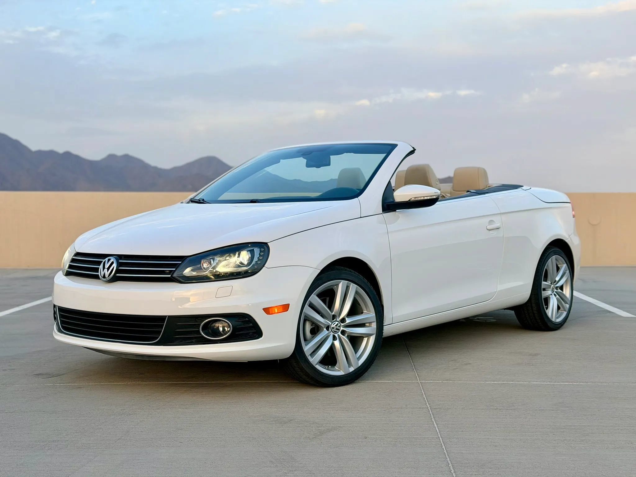Used 2014 Volkswagen Eos Executive FWD image 21