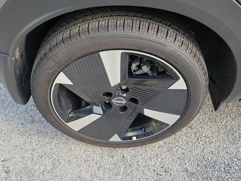 New 2025 Nissan Kicks SR image 9