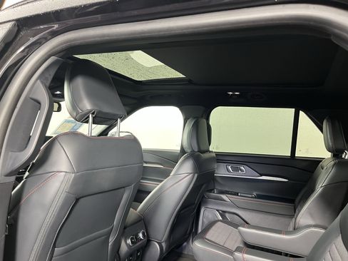 Used 2025 Ford Explorer ST-Line w/ Premium Package image 15